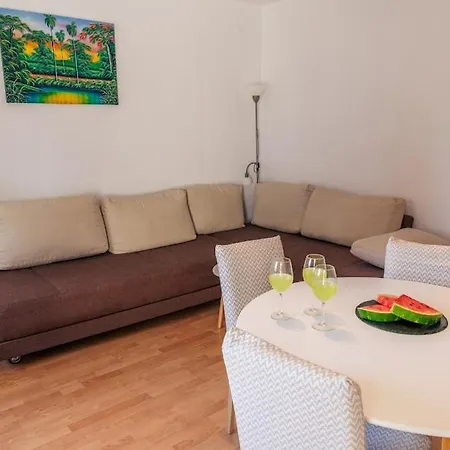 Place 2 * フヴァル