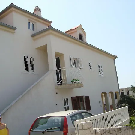 Place 2 * Hvar Town